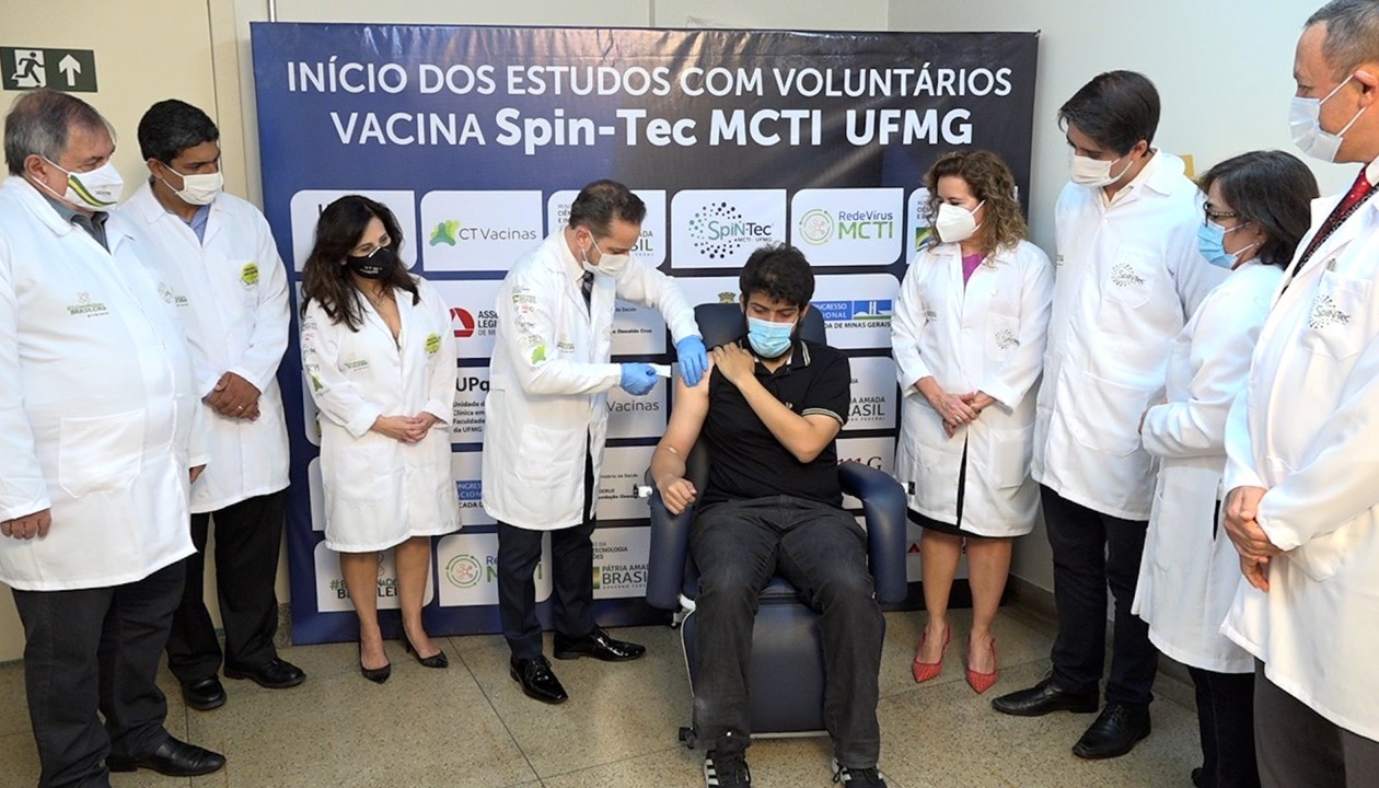 Primeiro Voluntário Da SpiN-TEC Recebe Dose Da Vacina
