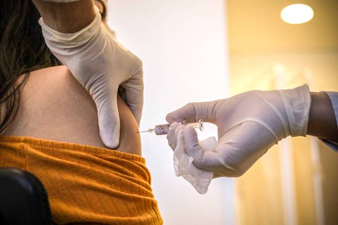 Governo Federal Afirma Que Vacina Contra O Novo Coronavírus Deve Chegar Ao País Em Dezembro
