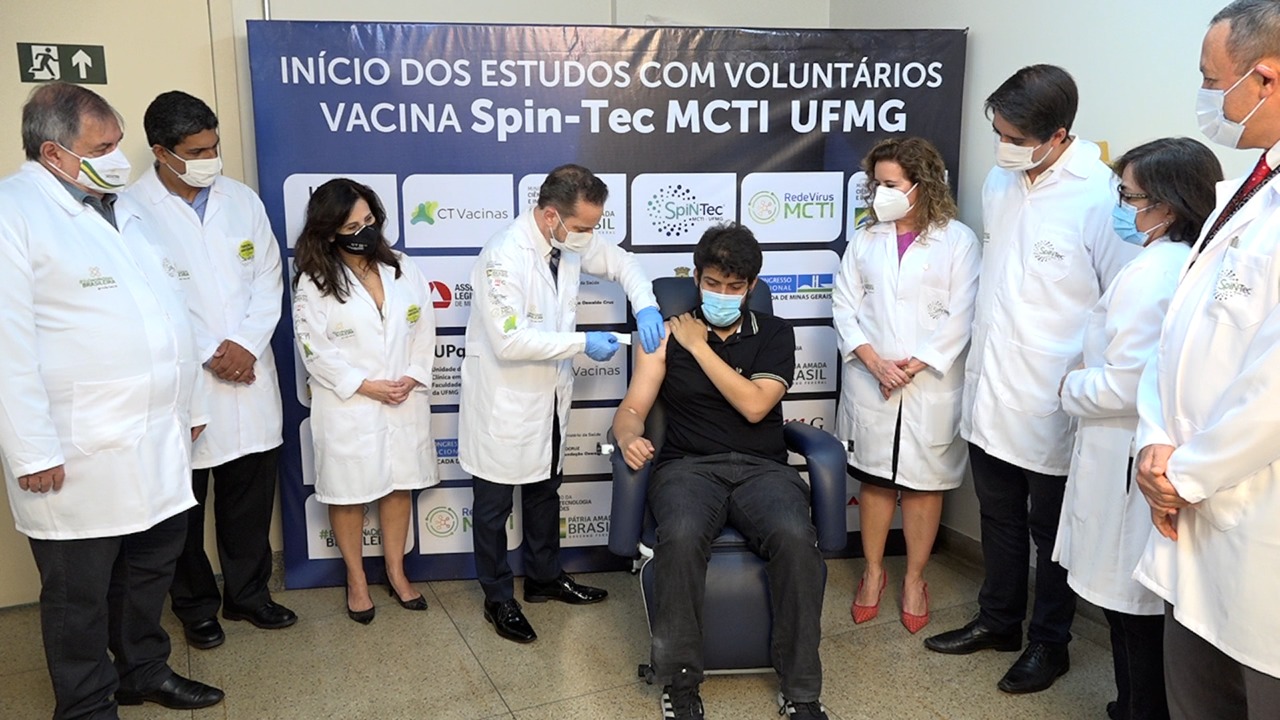 Aplicação Inédita De Vacina 100% Desenvolvida No Brasil Em Ser Humano (Reprodução/TV UFMG)