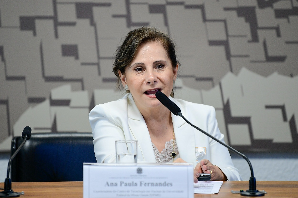 Ana Paula Fernandes fala durante audiência no Senado Federal