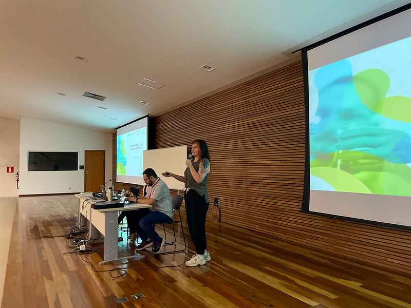Júlia Castro dá palestra para jovens da UFMG