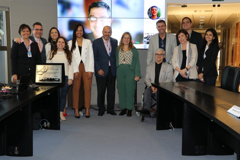 Conselho Curador da Fapemig posa para foto após cerimônia de posse