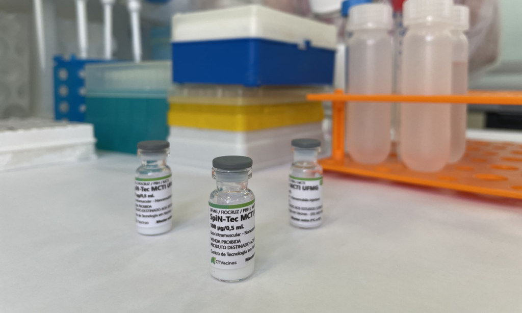 Frascos da SpiN-TEC em um ambiente de laboratório
