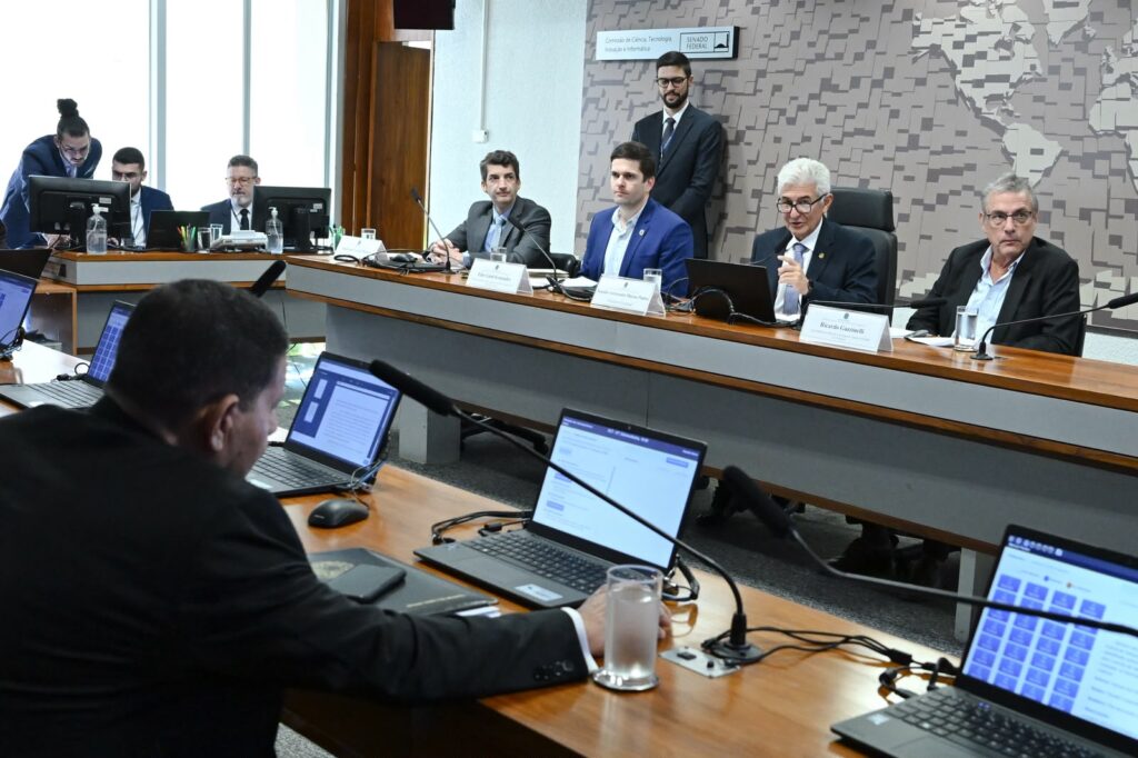 Audiência no Senado sobre vacinas nacionais