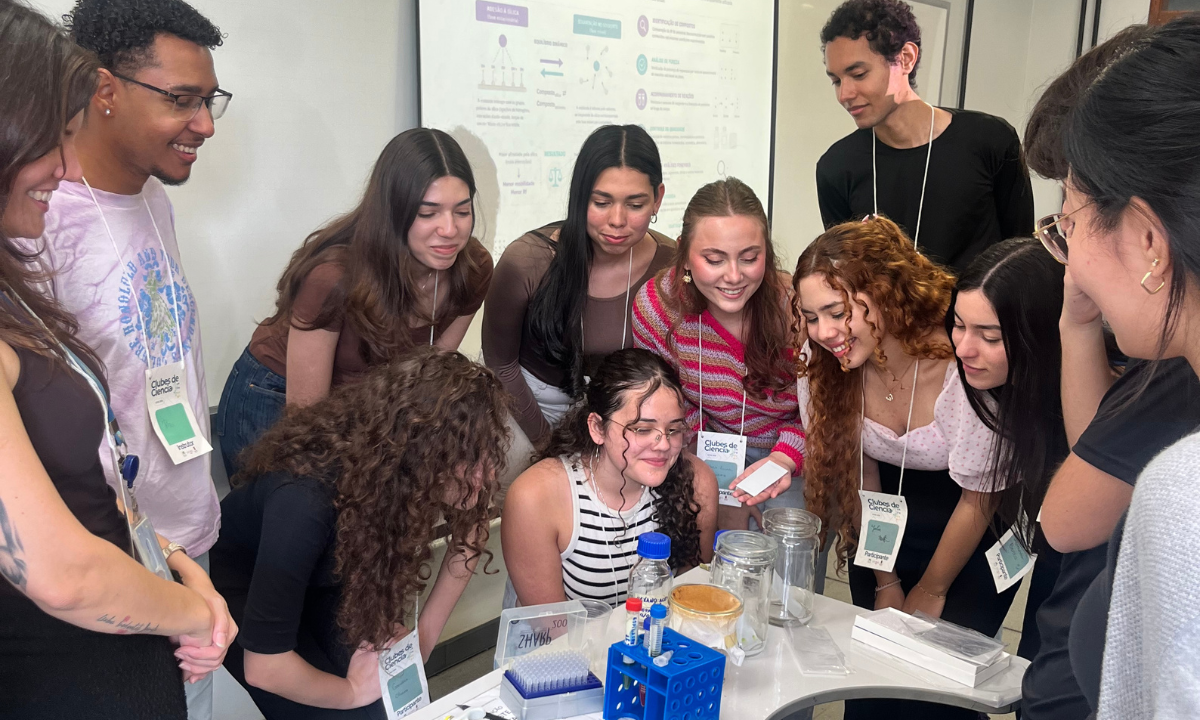 Alunos fazem desenvolvimentos no Clube de Ciências