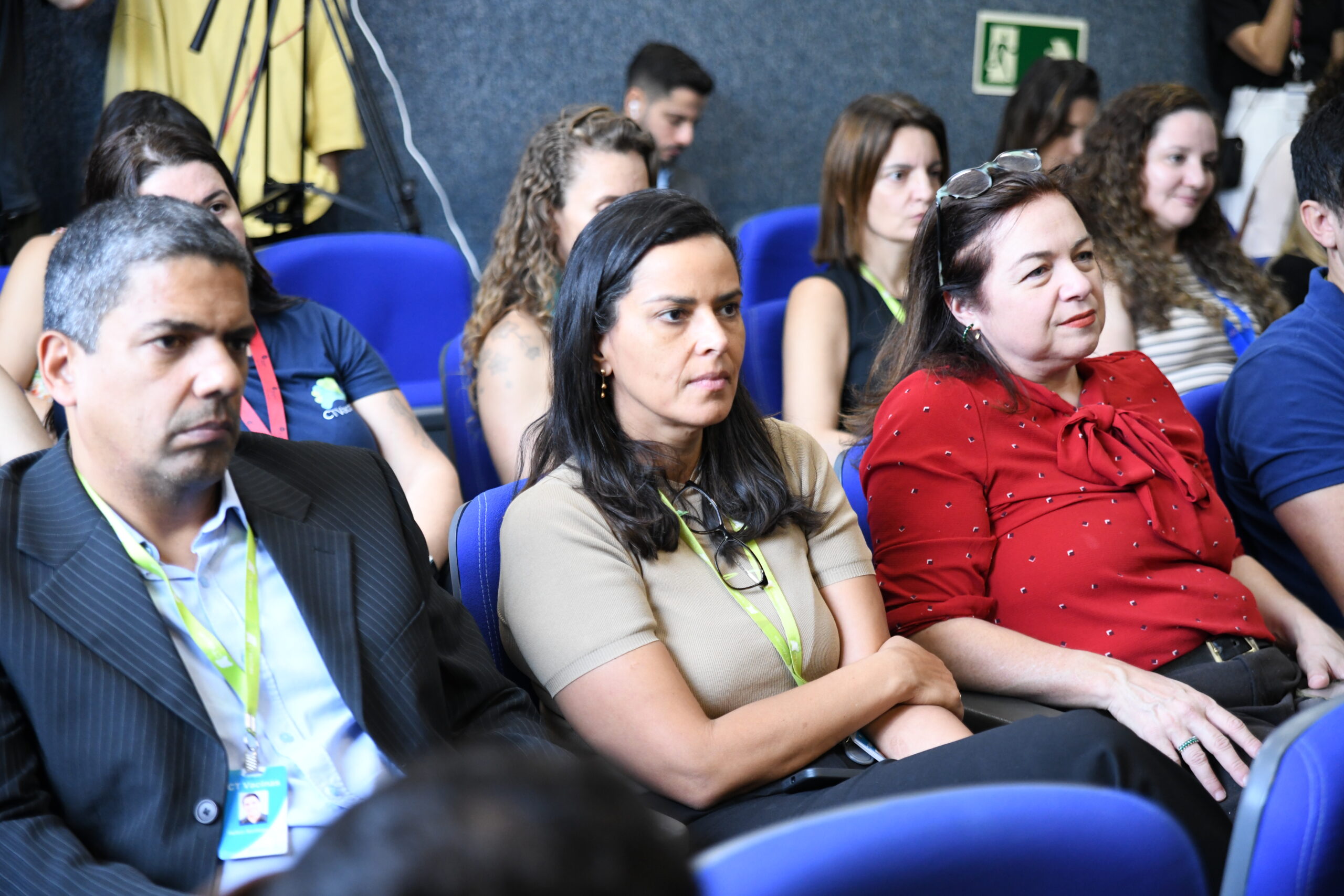 PLATEIA ACOMPANHA A OFICIALIZAÇÃO