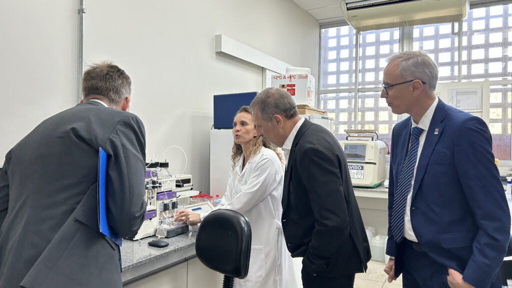 VISITA AOS LABORATÓRIOS DO CTVACINAS