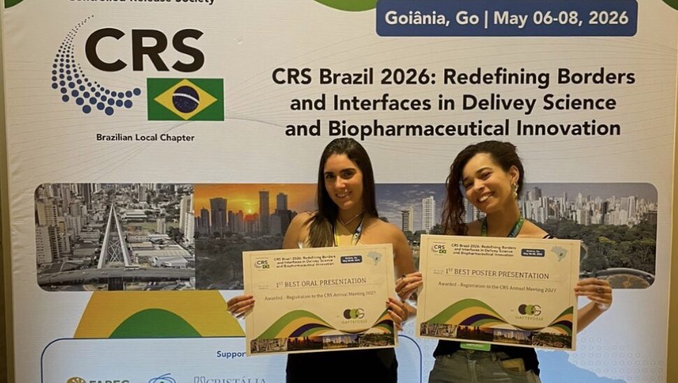 Premiação Flavia Alves Franca e Ana Luiza de Castro Santos no CRS