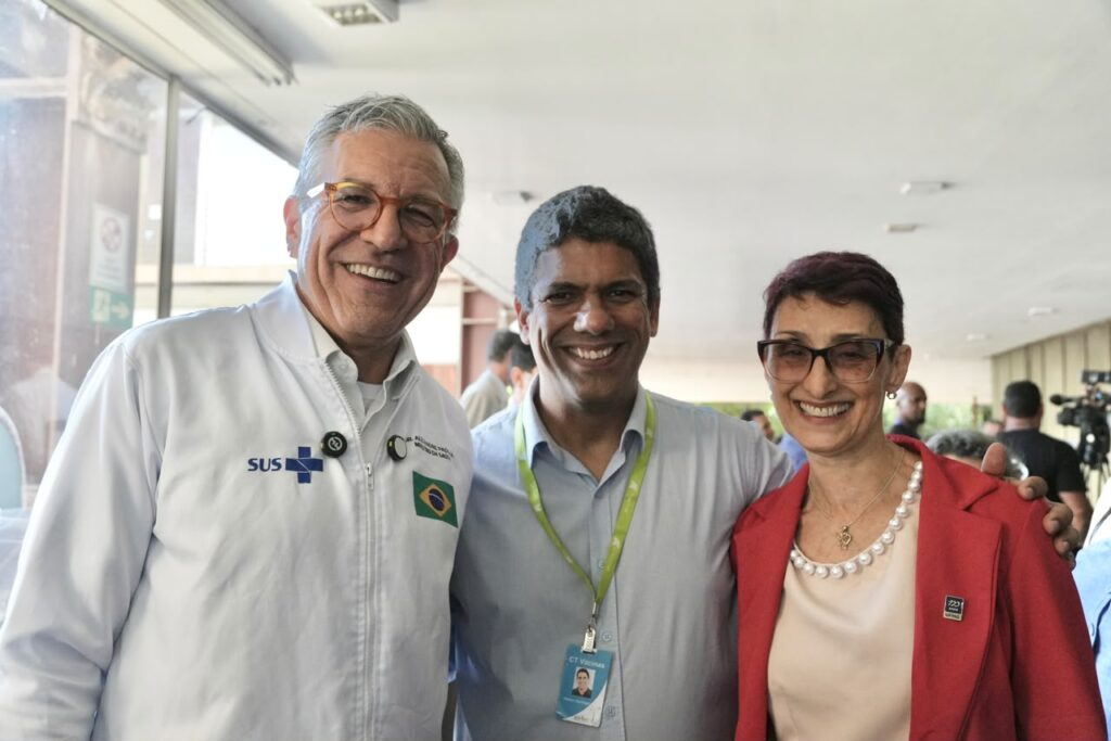 Ministro da Saúde, Alexandre Padilha, Helton Santiago e Vice-Reitora da UFMG